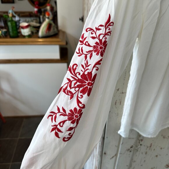 BOUTIQUE EMBROIDERED PEASANT BLOUSE - Picture 9 of 11